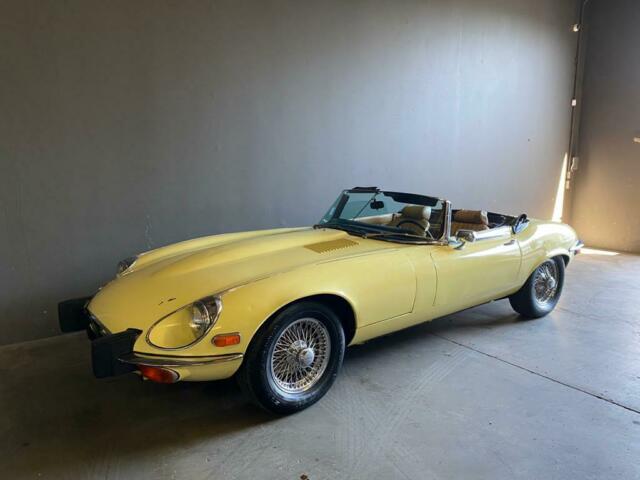 Jaguar E-Type 1974 image number 33