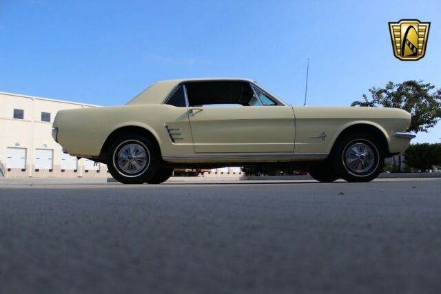 Ford Mustang 1966 image number 19