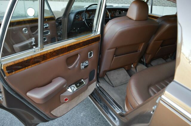 Rolls-Royce Silver Shadow 1974 image number 39