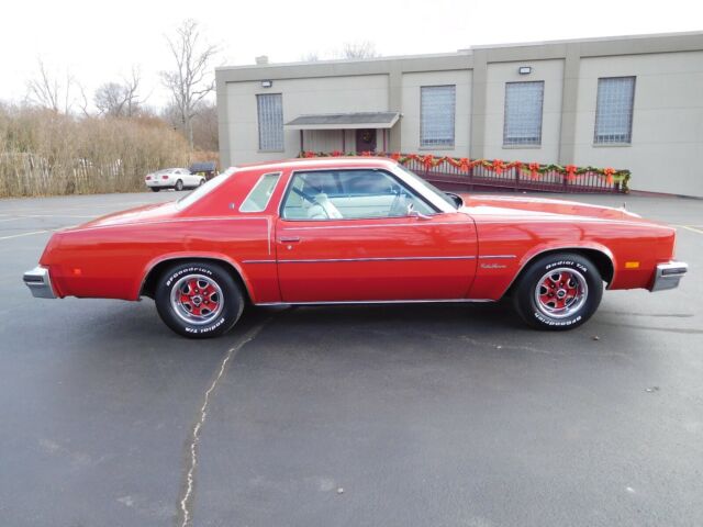 Oldsmobile Cutlass 1977 image number 2