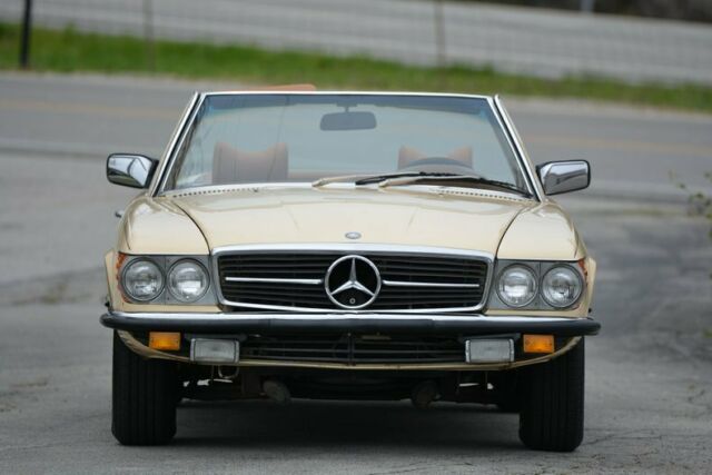 Mercedes-Benz SL-Class 1976 image number 2