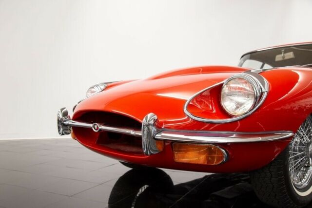 Jaguar E-Type 1970 image number 12