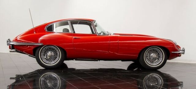 Jaguar E-Type 1970 image number 19