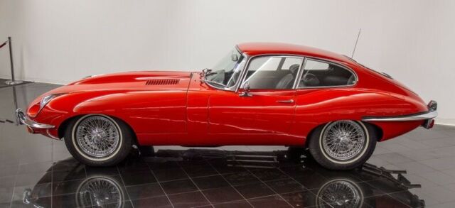 Jaguar E-Type 1970 image number 2