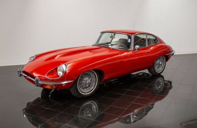 Jaguar E-Type 1970 image number 24