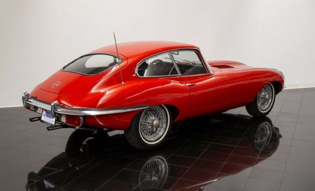 Jaguar E-Type 1970 image number 40