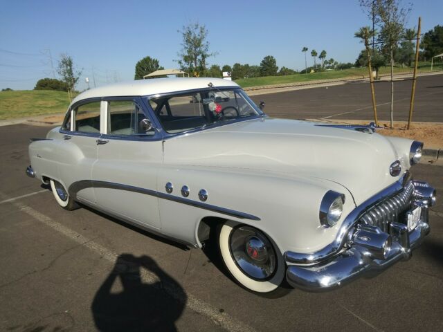 Buick Riviera 1952 image number 0