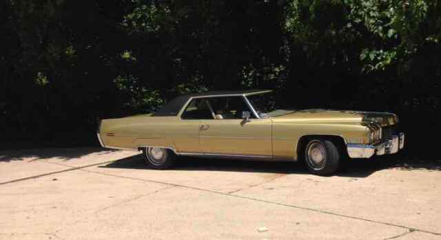 Cadillac Coupe Deville 1972 image number 16