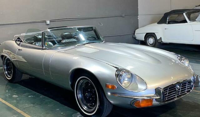 Jaguar E-Type 1974 image number 1