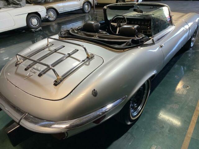 Jaguar E-Type 1974 image number 21