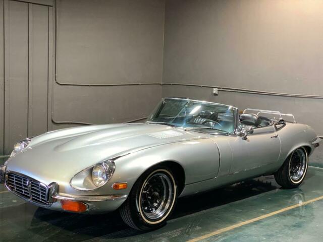 Jaguar E-Type 1974 image number 32