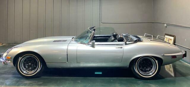 Jaguar E-Type 1974 image number 33