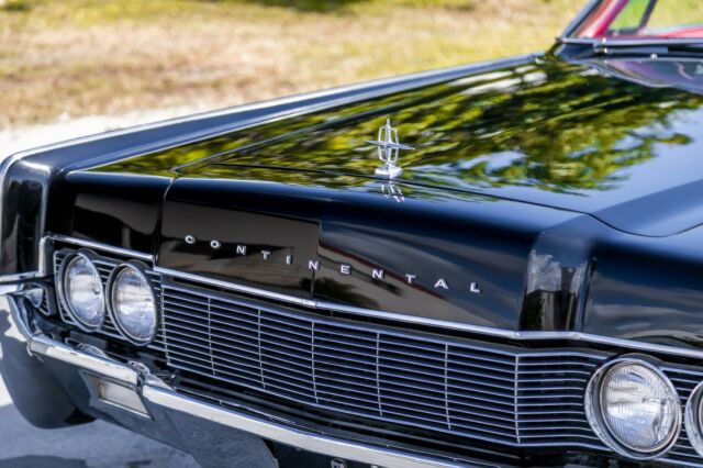 Lincoln Continental 1967 image number 30