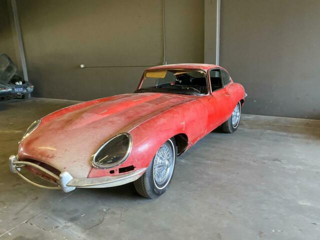 Jaguar E-Type 1966 image number 1