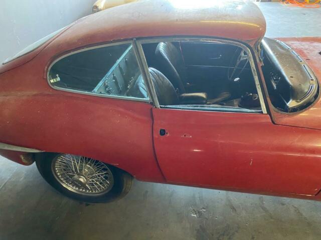 Jaguar E-Type 1966 image number 30