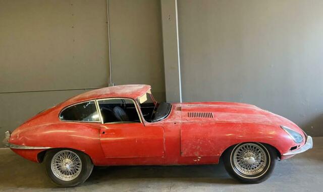 Jaguar E-Type 1966 image number 39