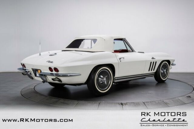 Chevrolet Corvette 1965 image number 31