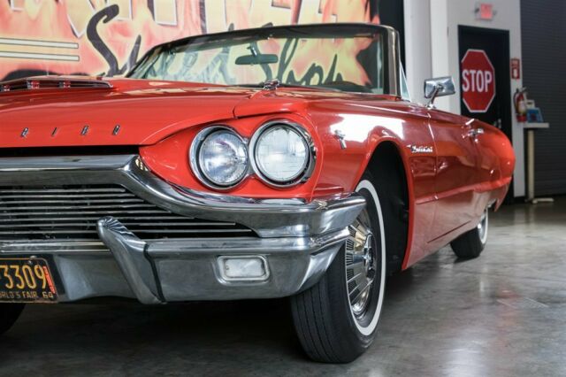 Ford Thunderbird 1964 image number 2