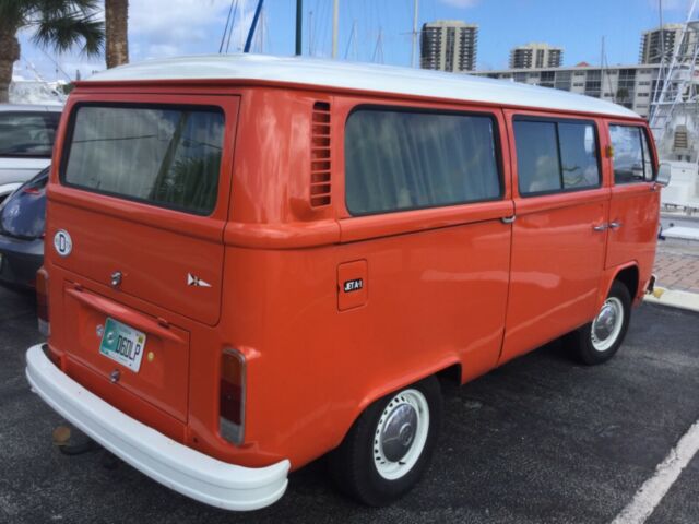 Volkswagen Bus/Vanagon 1973 image number 19