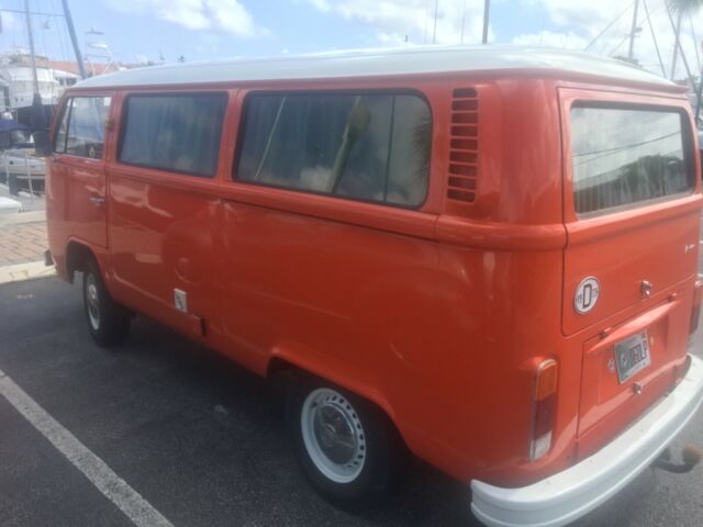 Volkswagen Bus/Vanagon 1973 image number 2