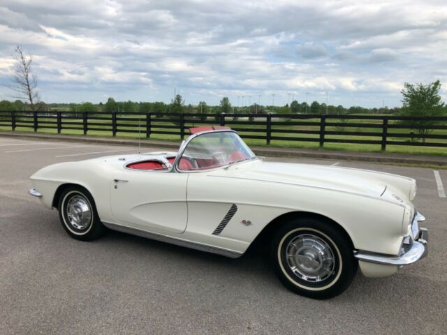 Chevrolet Corvette 1962 image number 1