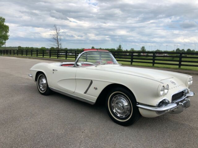 Chevrolet Corvette 1962 image number 2