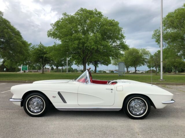 Chevrolet Corvette 1962 image number 23