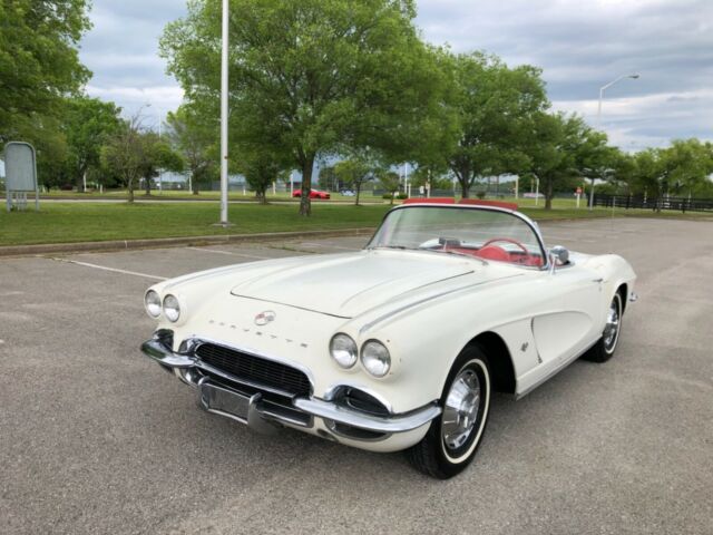 Chevrolet Corvette 1962 image number 28