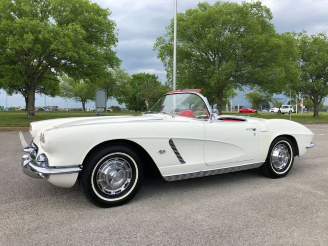 Chevrolet Corvette 1962 image number 29