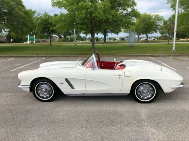 Chevrolet Corvette 1962 image number 31