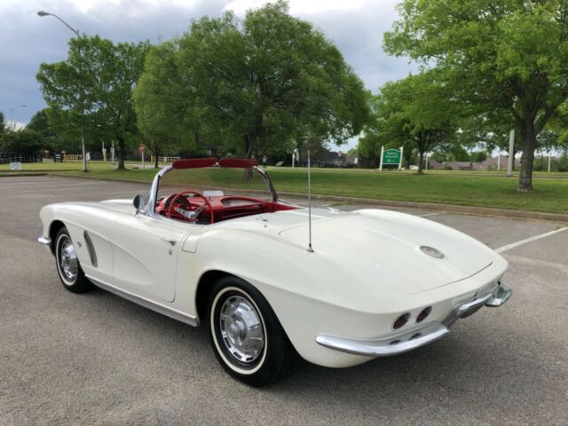 Chevrolet Corvette 1962 image number 32