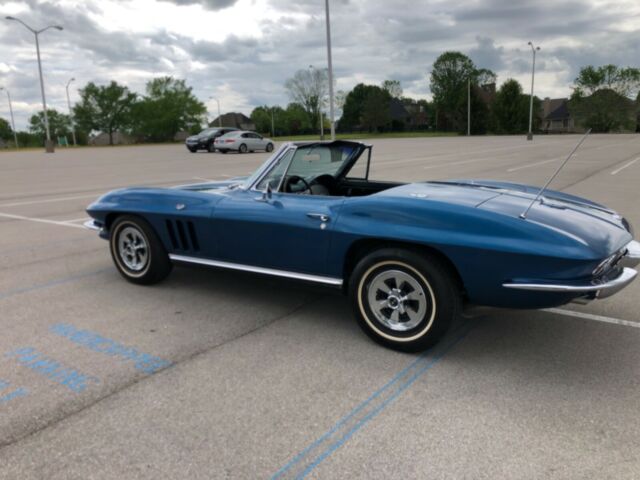 Chevrolet Corvette 1965 image number 25