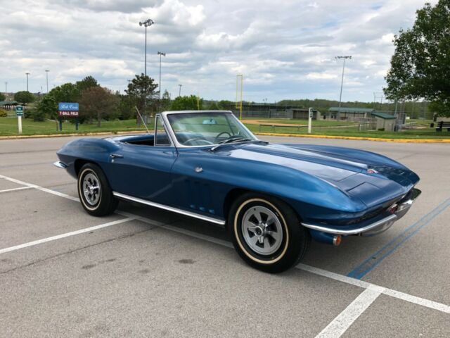 Chevrolet Corvette 1965 image number 30