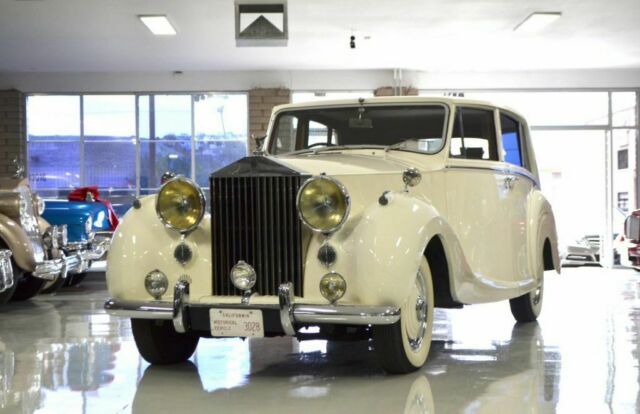 Rolls-Royce Silver Wraith Hooper Touring Limousine 1951 image number 3