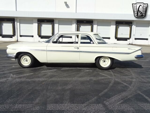 Chevrolet Bel Air/150/210 1961 image number 28