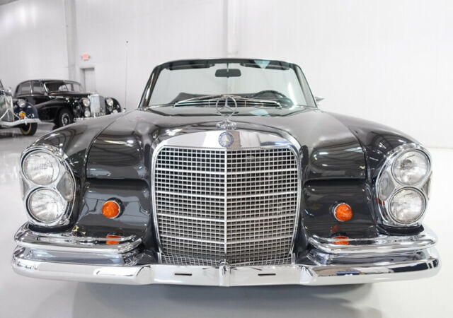 Mercedes-Benz 200-Series 1968 image number 25