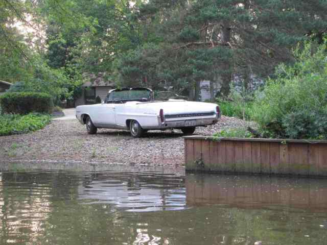 Pontiac Bonneville 1964 image number 2