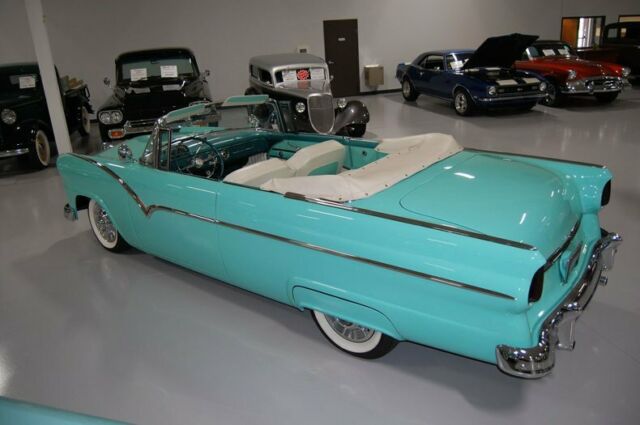 Ford Custom 2dr Convertible 1955 image number 13