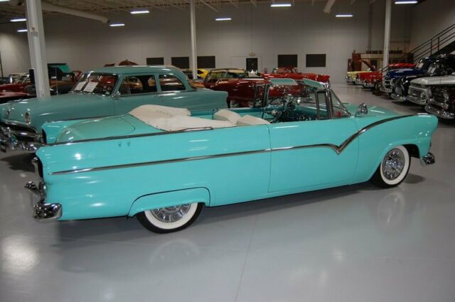 Ford Custom 2dr Convertible 1955 image number 14