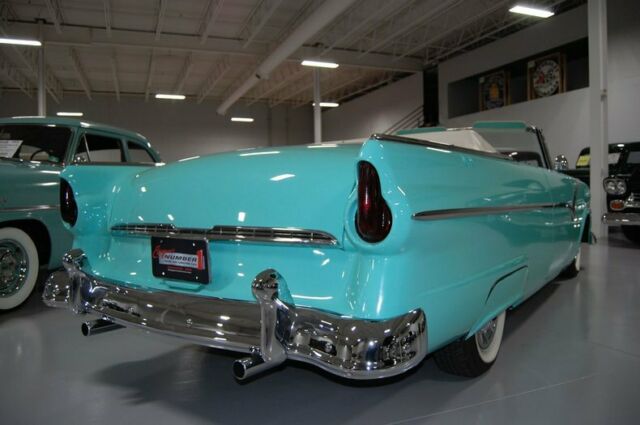 Ford Custom 2dr Convertible 1955 image number 16