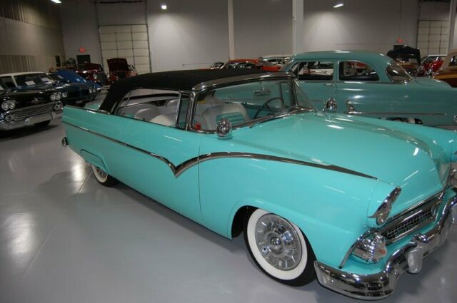 Ford Custom 2dr Convertible 1955 image number 20