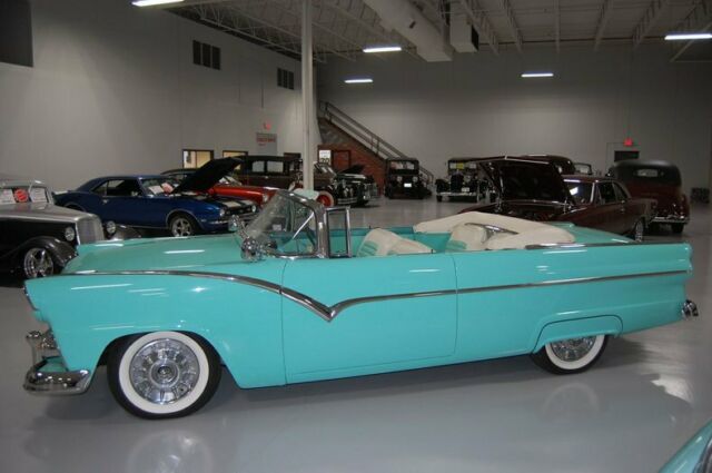 Ford Custom 2dr Convertible 1955 image number 4