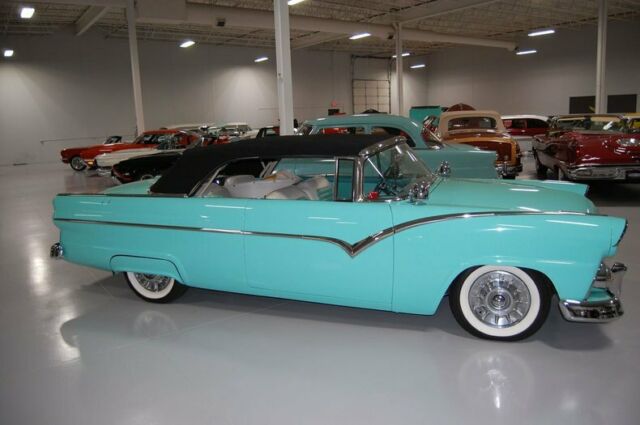 Ford Custom 2dr Convertible 1955 image number 46