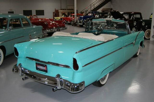 Ford Custom 2dr Convertible 1955 image number 8