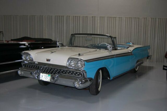 Ford Skyliner Convertible 1959 image number 10