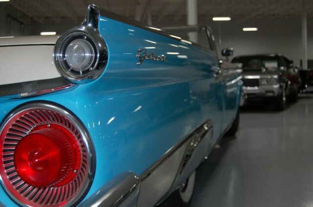 Ford Skyliner Convertible 1959 image number 16