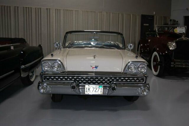 Ford Skyliner Convertible 1959 image number 25