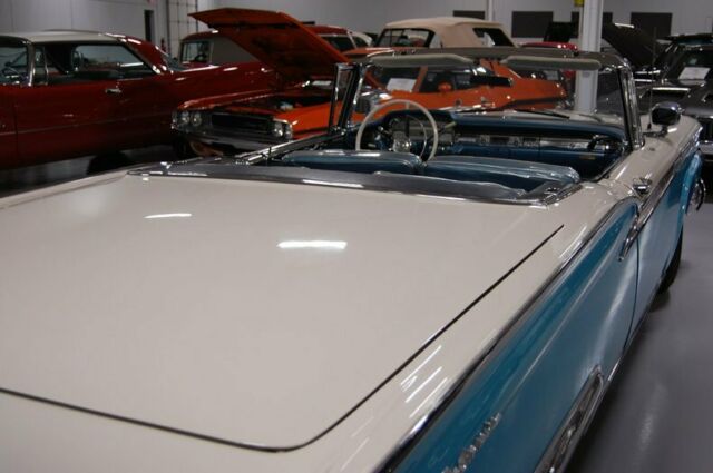 Ford Skyliner Convertible 1959 image number 30