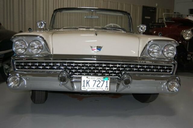 Ford Skyliner Convertible 1959 image number 32