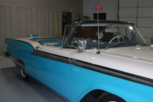 Ford Skyliner Convertible 1959 image number 43